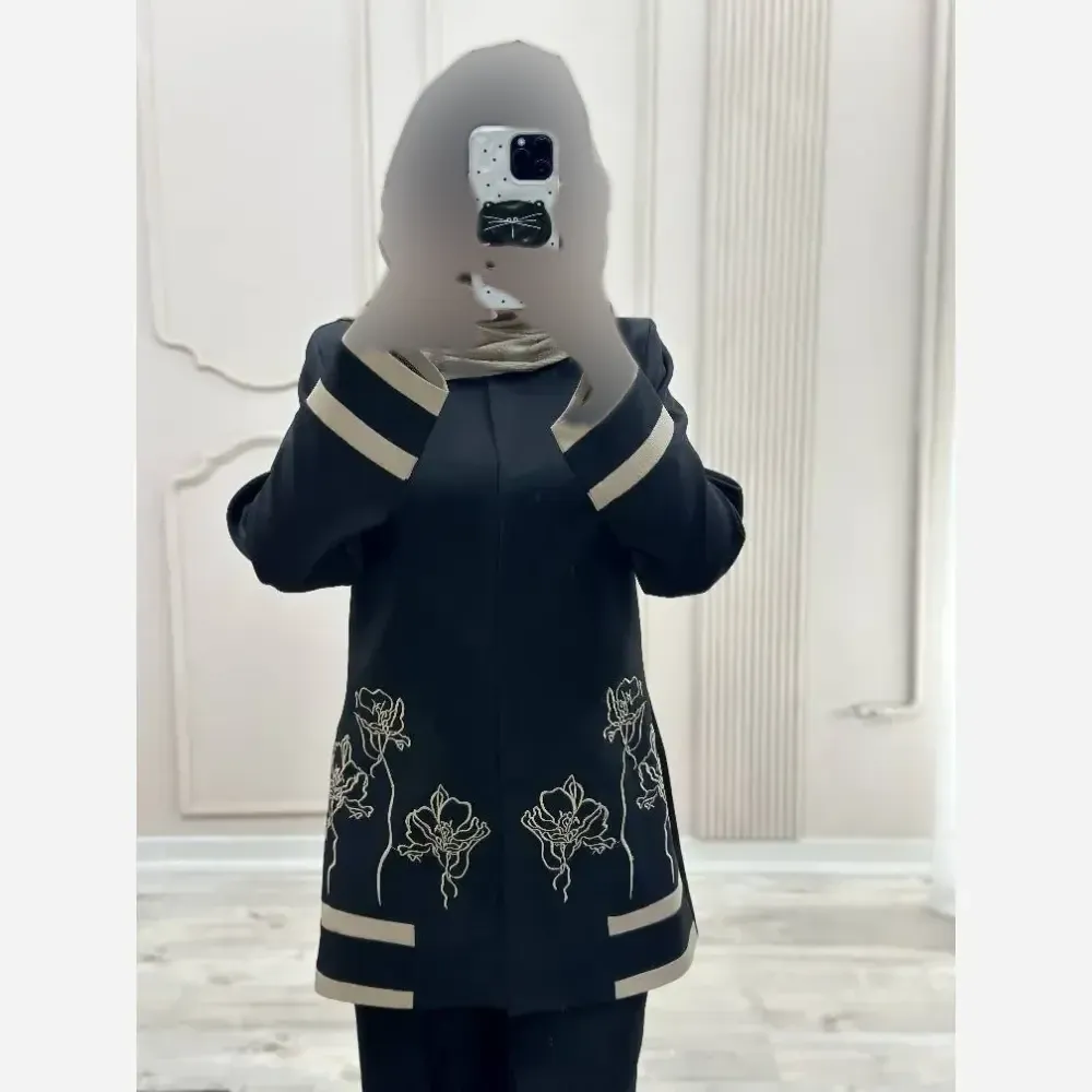 کت شلوار گلدوزی مدل رویا بزایاق اعلا زنانه در رنگبندی مشکی، سرمه ای، کرم، قهوه ای و سایزبندی 38 تا 50