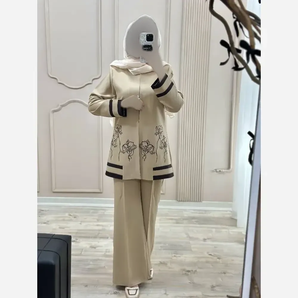 کت شلوار گلدوزی مدل رویا بزایاق اعلا زنانه در رنگبندی مشکی، سرمه ای، کرم، قهوه ای و سایزبندی 38 تا 50