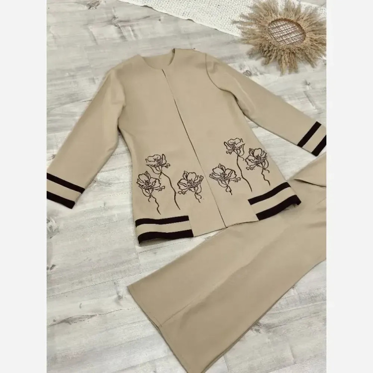 کت شلوار گلدوزی مدل رویا بزایاق اعلا زنانه در رنگبندی مشکی، سرمه ای، کرم، قهوه ای و سایزبندی 38 تا 50