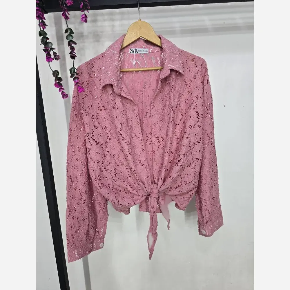 شومیز گره ای ماهلین دانتل گیپور مشکی خط طلایی فری سایز 36 تا 46