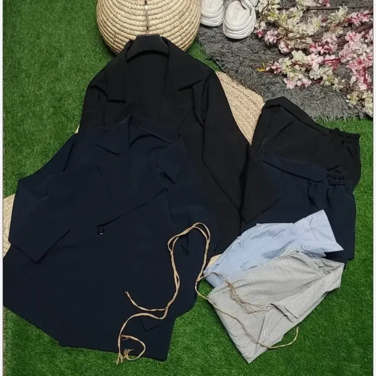 سه تیکه پاییزه زنانه نوشین جنس سوپر کجراه اعلا رنگ مشکی و سرمه ای سایز 38 تا 46